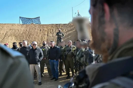 مسؤول إسرائيلي يؤكد أن الاحتلال لن ينسحب من مواقعه بسوريا