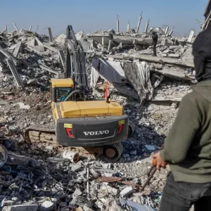 شهداء بالقطاع والدمار يحول دون العثور على جثة أسير إسرائيلي بمخيم جباليا