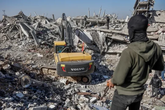 شهداء بالقطاع والدمار يحول دون العثور على جثة أسير إسرائيلي بمخيم جباليا