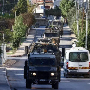 إصابة إسرائيلييْن بعملية طعن برام الله واستشهاد فلسطيني دهس مجندة بالخليل