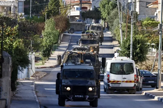 إصابة إسرائيلييْن بعملية طعن برام الله واستشهاد فلسطيني دهس مجندة بالخليل