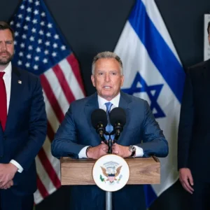 ويتكوف يكشف موعد بدء المرحلة الثانية وحماس تحذر من خروقات إسرائيل