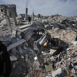 الاحتلال يواصل قصف غزة وحماس تدين "استهتار" إسرائيل بوقف إطلاق النار