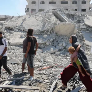 غزة: تصعيدٌ في استهداف المدنيين وتحذيرات من عودة المجاعة