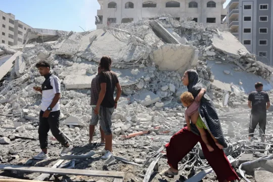 غزة: تصعيدٌ في استهداف المدنيين وتحذيرات من عودة المجاعة