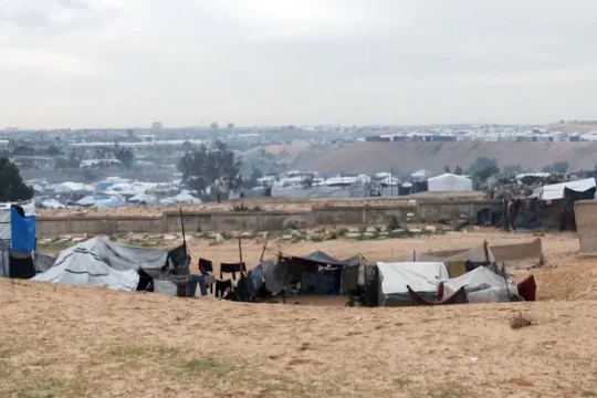 قصف مدفعي وغارات إسرائيلية تستهدف مناطق عدة بغزة