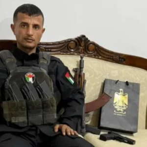 تقارير: مقتل ياسر أبو شباب وإصابة نائبه غسان الدهيني في رفح