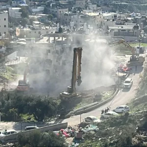 الاحتلال يهدم بناية جنوبي القدس وينّفذ اقتحامات بالخليل