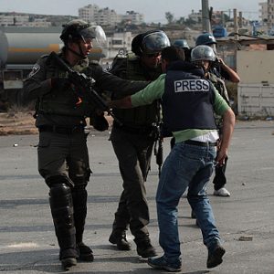 إسرائيل اعتقلت 42 صحافيا فلسطينيا بينهم 8 صحافيات خلال 2025