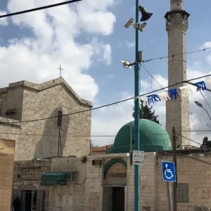 هآرتس: لجنة الأمن القومي في الكنيسـت تصادق على لوائح لمنع صوت الأذان في الداخل