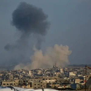 شهيد بخان يونس والسيول تغرق أعدادا كبيرة من خيام النازحين