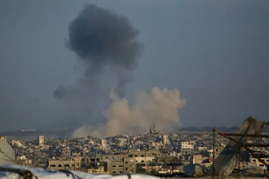 شهيد بخان يونس والسيول تغرق أعدادا كبيرة من خيام النازحين