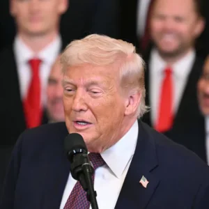 ترامب يعلن تشكيل مجلس غزة للسلام ويتعهد بنزع سلاح حماس وتدمير الأنفاق