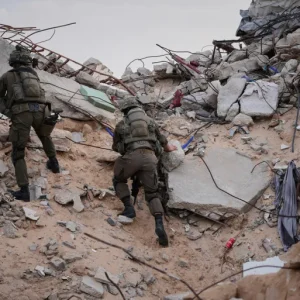 إسرائيل تغتال مقاومَين بغزة وحماس تجري مباحثات بالقاهرة