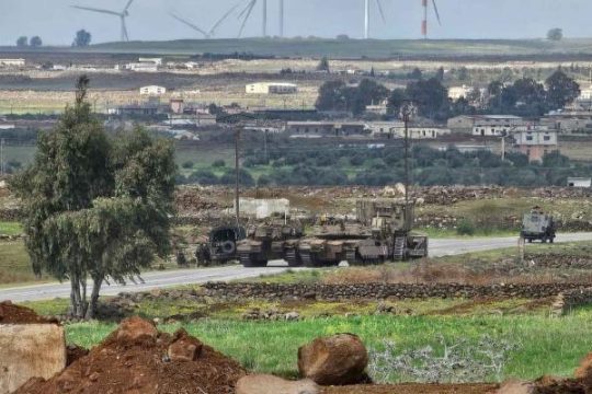 الاحتلال يتوغل في ريف القنيطرة جنوب سوريا ويفتش منزلا