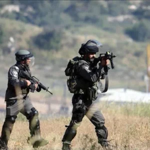 الشاباك يدعي الكشف عن شبكة تهريب أسلحة في النقب