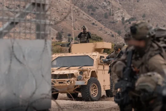 12 آلية عسكرية إسرائيلية تتوغل في قرية جنوبي سوريا