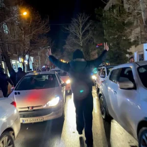 احتجاجات إيران تدخل أسبوعها الثالث مع تواصل انقطاع الإنترنت