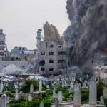 الجيش الإسرائيلي يقصف مبنى بعد إنذار بإخلائه في حي الزيتون بغزة