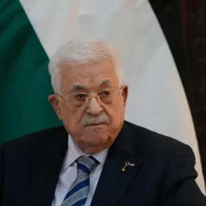 عباس أكد على ضرورة رفع العقبات التي يفرضها الاحتلال أمام تنفيذ الترتيبات المرتبطة بالمرحلة الثانية (أسوشيتد برس)