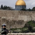 قبيل رمضان.. عشرات المقدسيين تصلهم قرارات الإبعاد عن الأقصى برسالة على "واتساب"